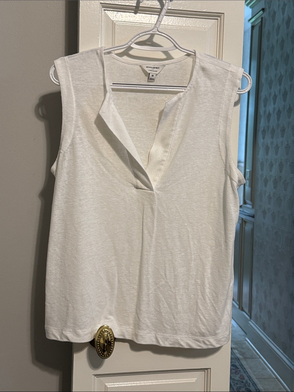 Banana Republic White Split V-Neck Sleeveless Tank